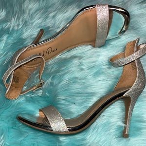 WILD PAIR sandals size 8.5